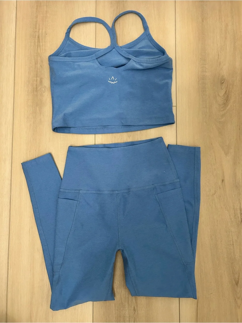 Beyond Yoga Blue Cropped Tank and High-Rise Pocket Leggings Set - Picture 2 of 3